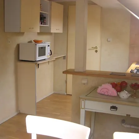 Mieszkanie Chelmonskiego Apartment *