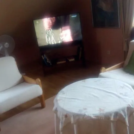 Mieszkanie Chelmonskiego Apartment